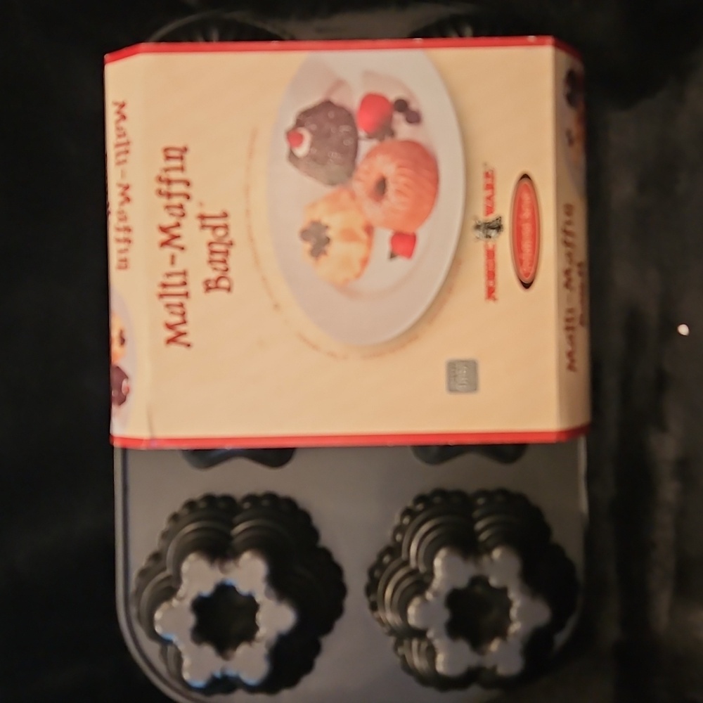Nordic Ware Multi-Muffin Bundt Pan